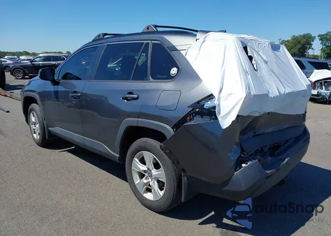 2021 Toyota Rav4 Xle z USA, uszkodzony, nr VIN 2T3P1RFV5MC175396